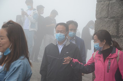 葉露中赴金寨縣檢查景區(qū)疫情防控及旅游安全工作時(shí)強(qiáng)調(diào):常態(tài)化精準(zhǔn)化做好疫情防控工作 積極穩(wěn)妥推進(jìn)旅游市場(chǎng)復(fù)產(chǎn)復(fù)蘇